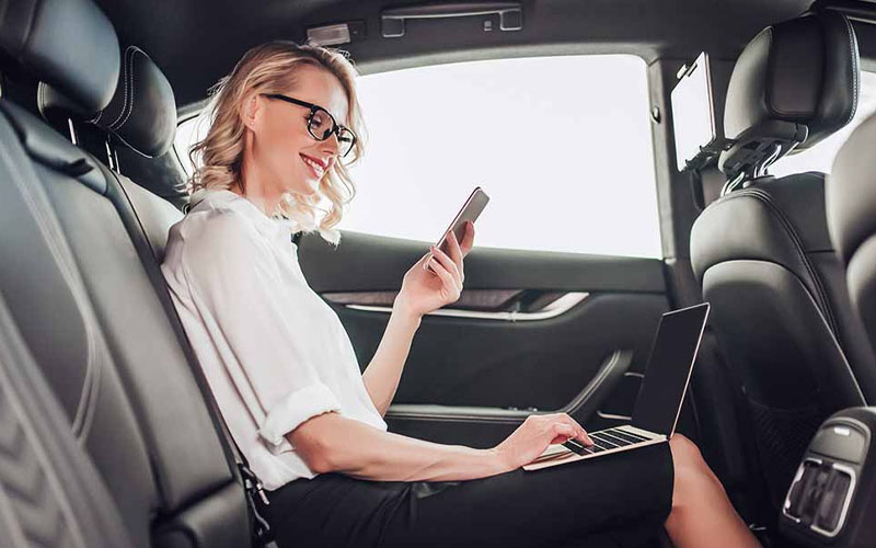 Sewa Mobil dengan Driver